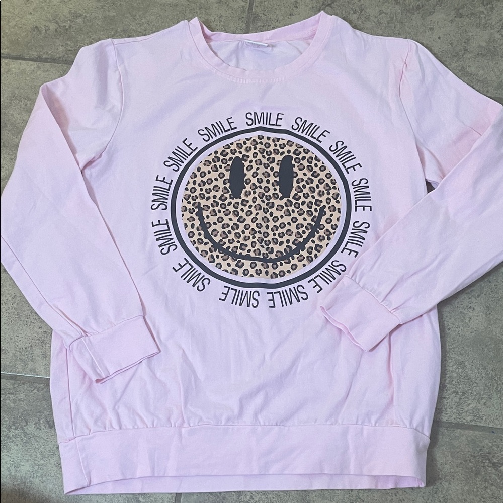 Ladies' Pink Long Sleeve Smile Leopard Graphic Top